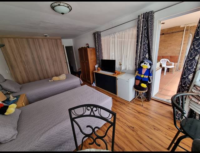 6 BEDROOM HOUSE FOR SALE IN LINMEYER